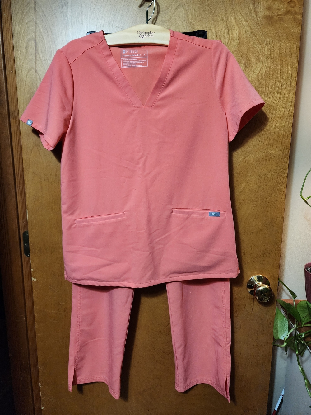 FIGS Women's Scrub Set Small Hot Coral Limited Edition Casma Top Kade Cargo Pant